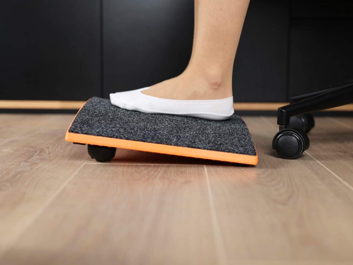 GYMBA Balance Board Fußstützen im Stehen und Sitzen