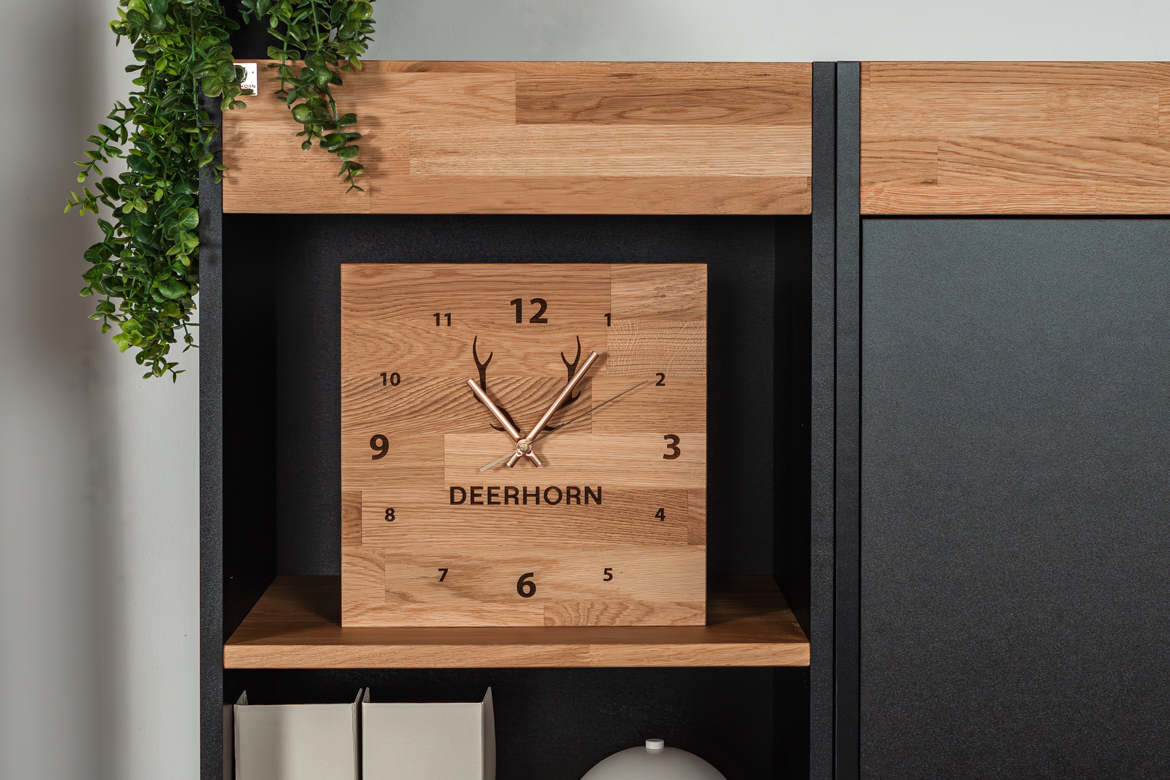 Wanduhr aus Holz für das Büro