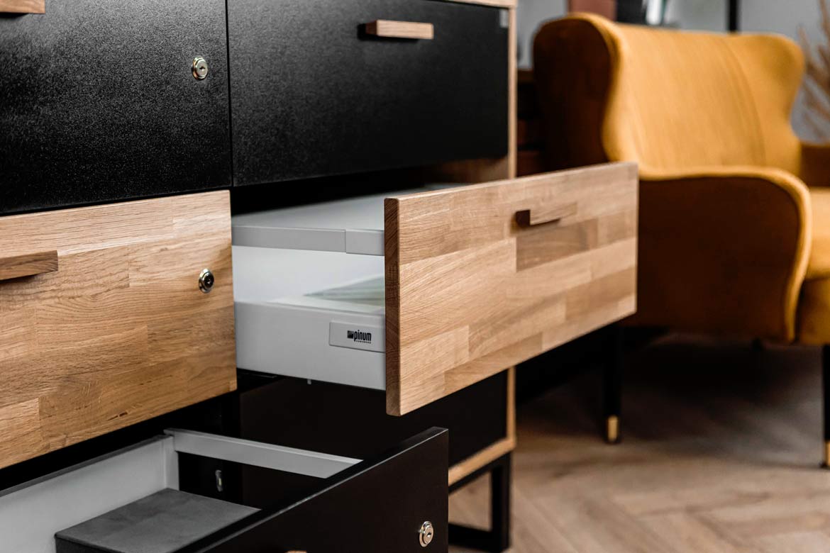 Bürokommode aus Holz und Metall im industriellen Loft-Stil. Breite 140cm
