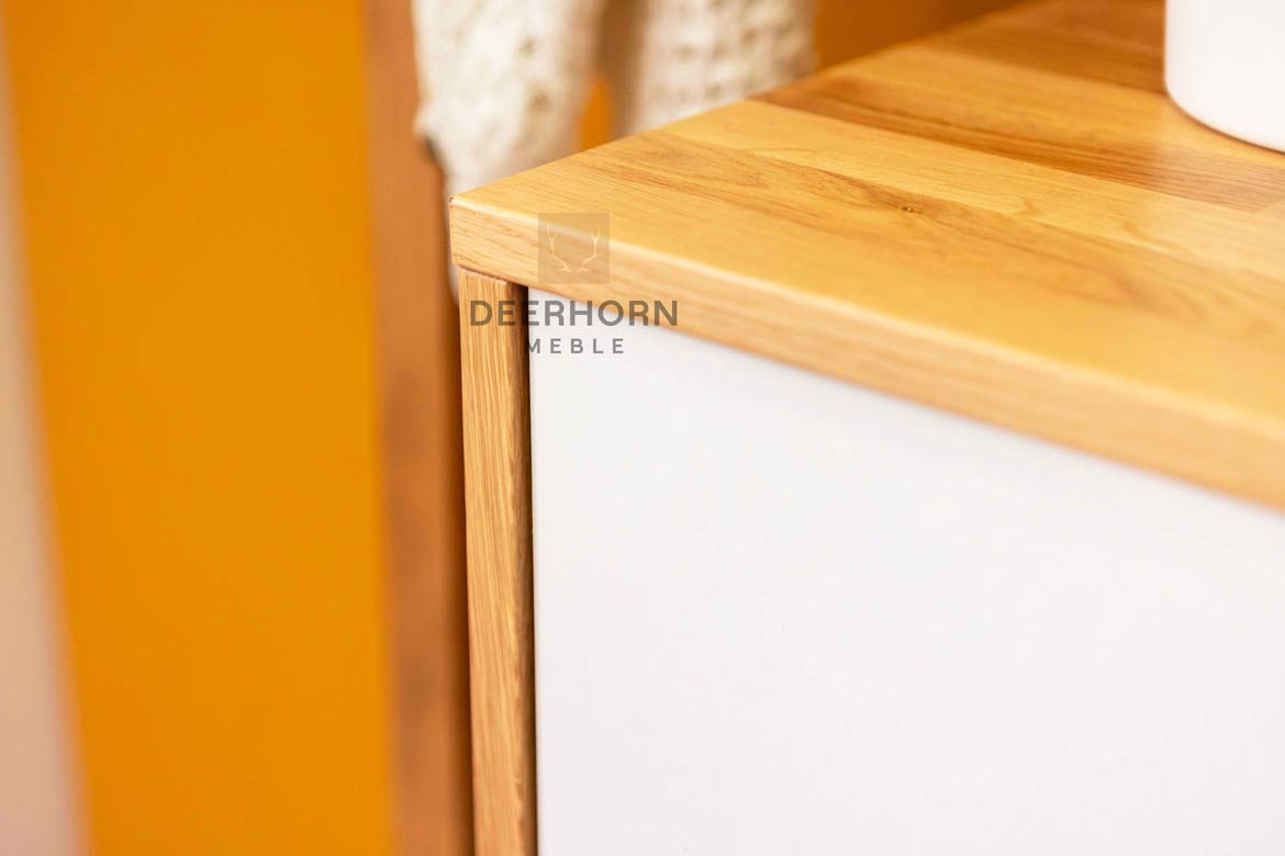 Weiße Bürokommode aus Holz und Metall im industriellen Loft-Stil. Breite 140cm