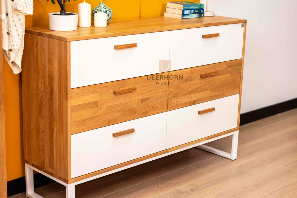 Weiße Bürokommode aus Holz und Metall im industriellen Loft-Stil. Breite 140cm
