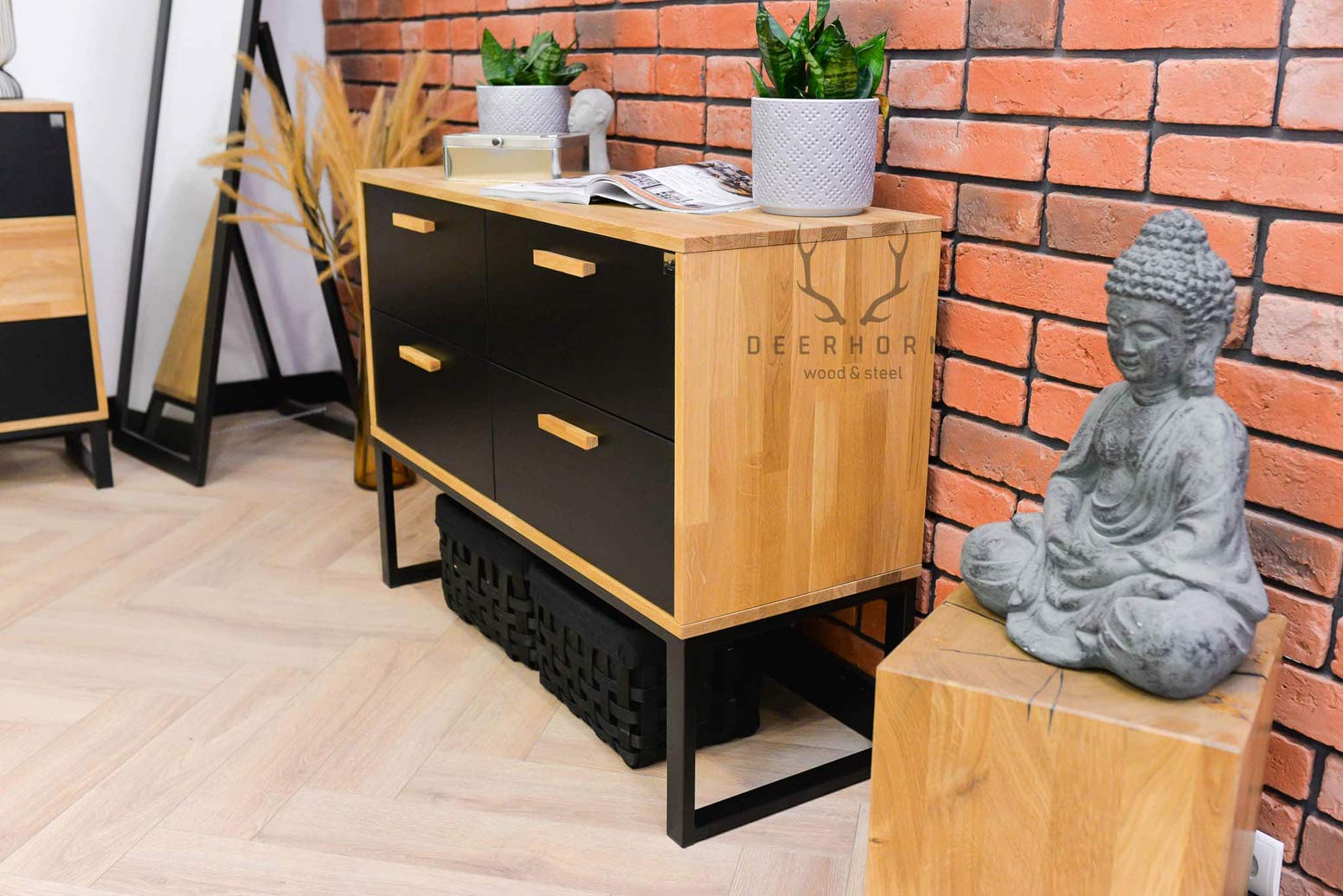 Schwarze Kommode aus Holz und Metall