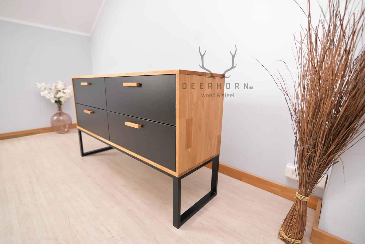 Schwarze Kommode aus Holz und Metall