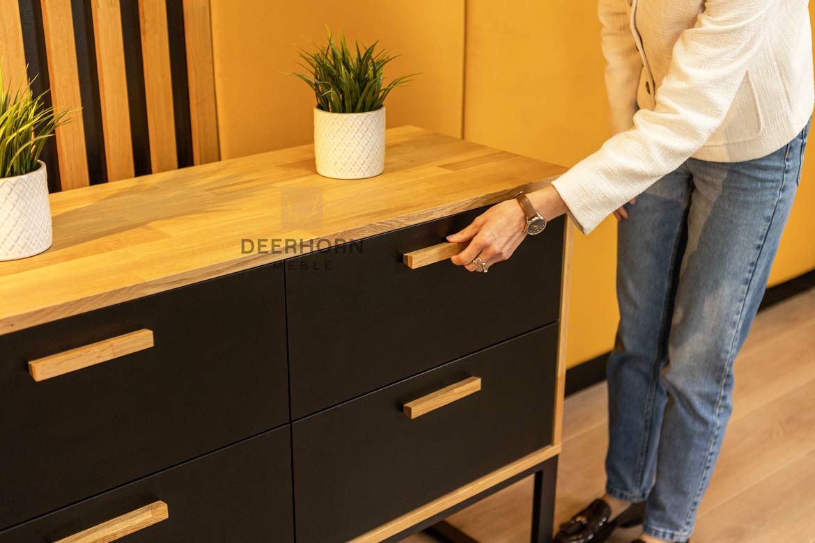 Schwarze Kommode aus Holz und Metall