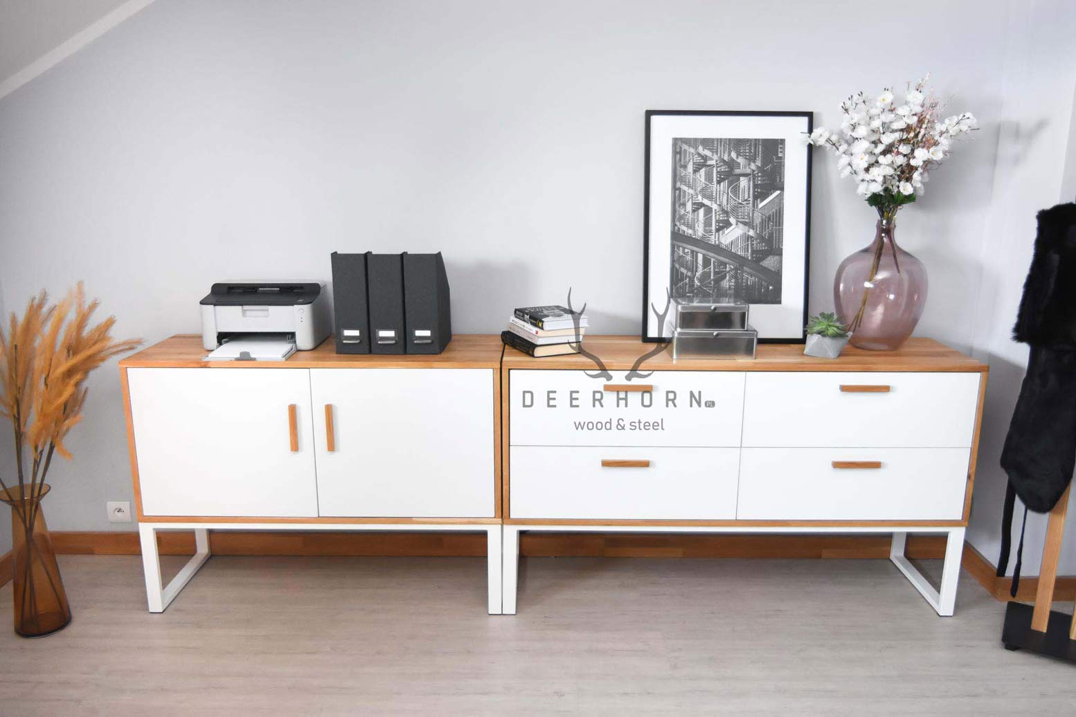 Weiße Kommode für Büro oder Arbeitszimmer, moderner Loft-Stil