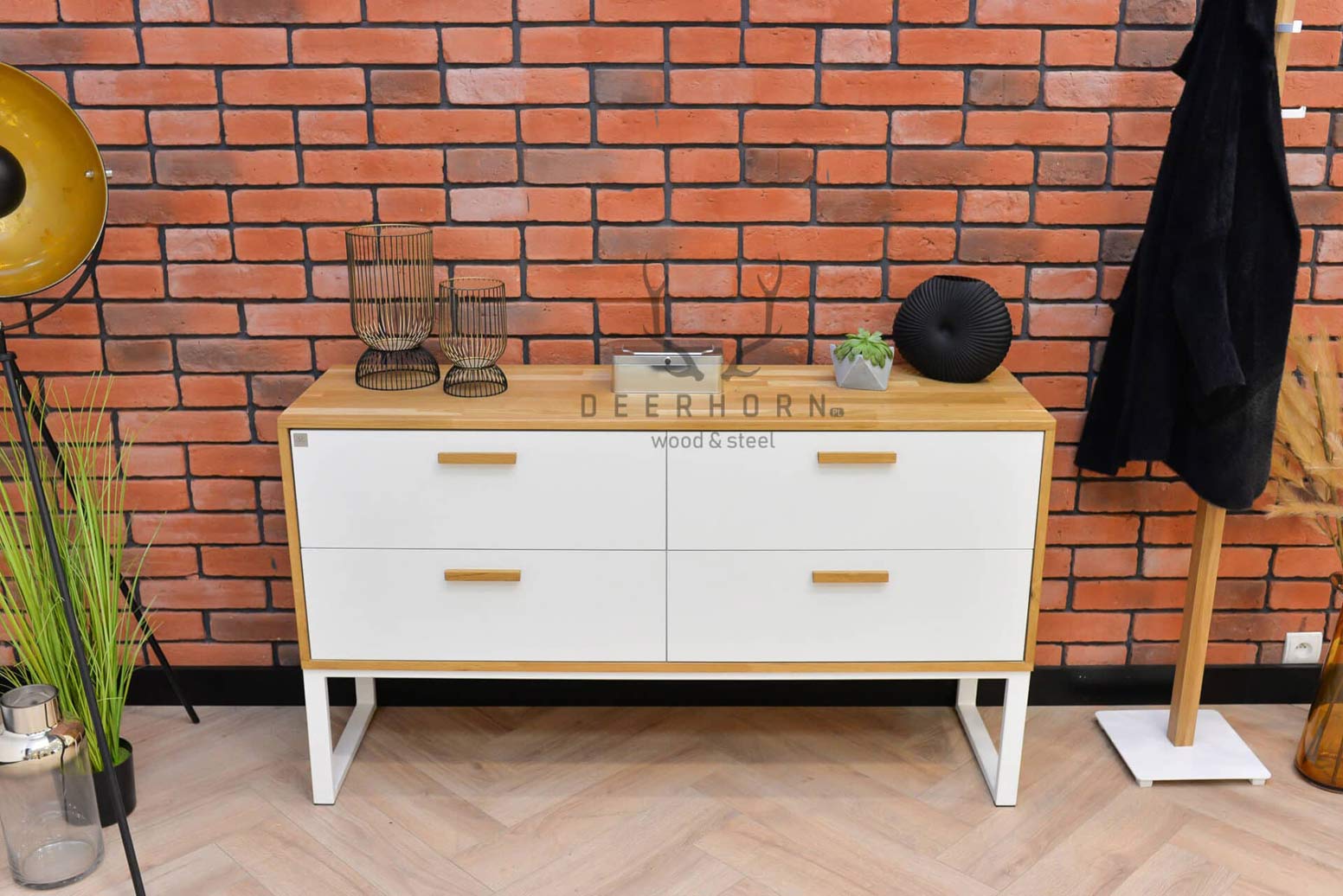 Weiße Kommode für Büro oder Arbeitszimmer, moderner Loft-Stil