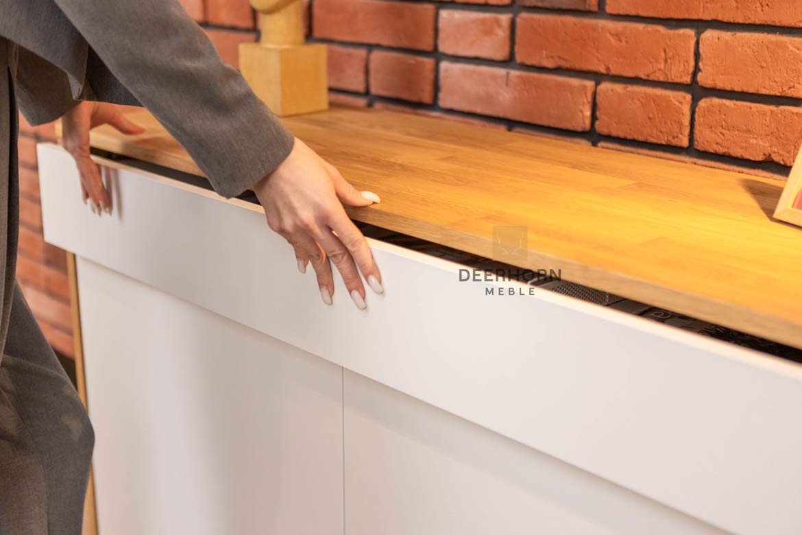 Weiße Loft-Büro schlanke Kommode