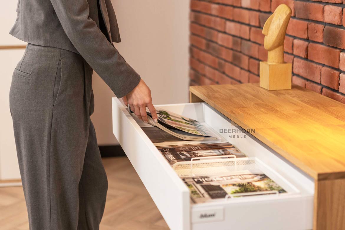 Weiße Loft-Büro schlanke Kommode