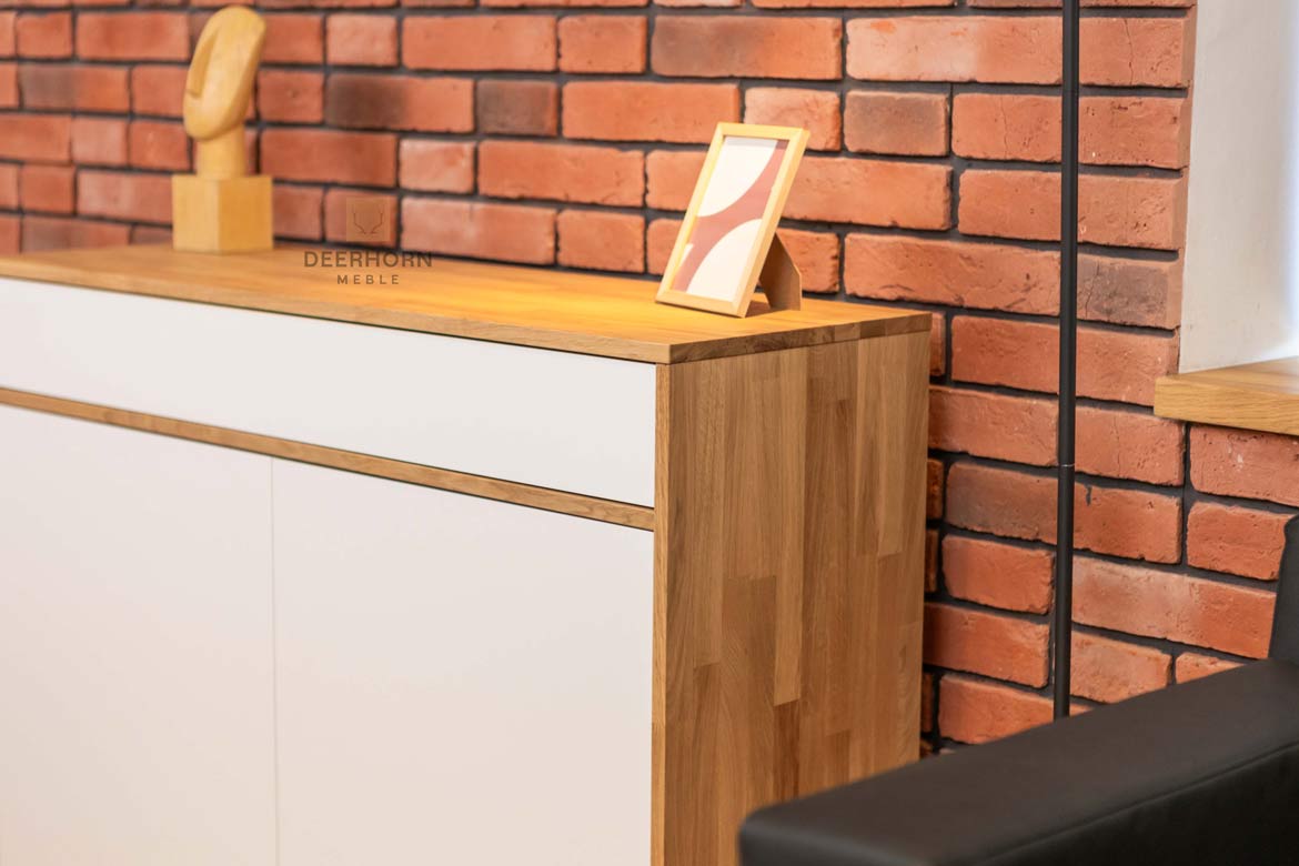 Weiße Loft-Büro schlanke Kommode