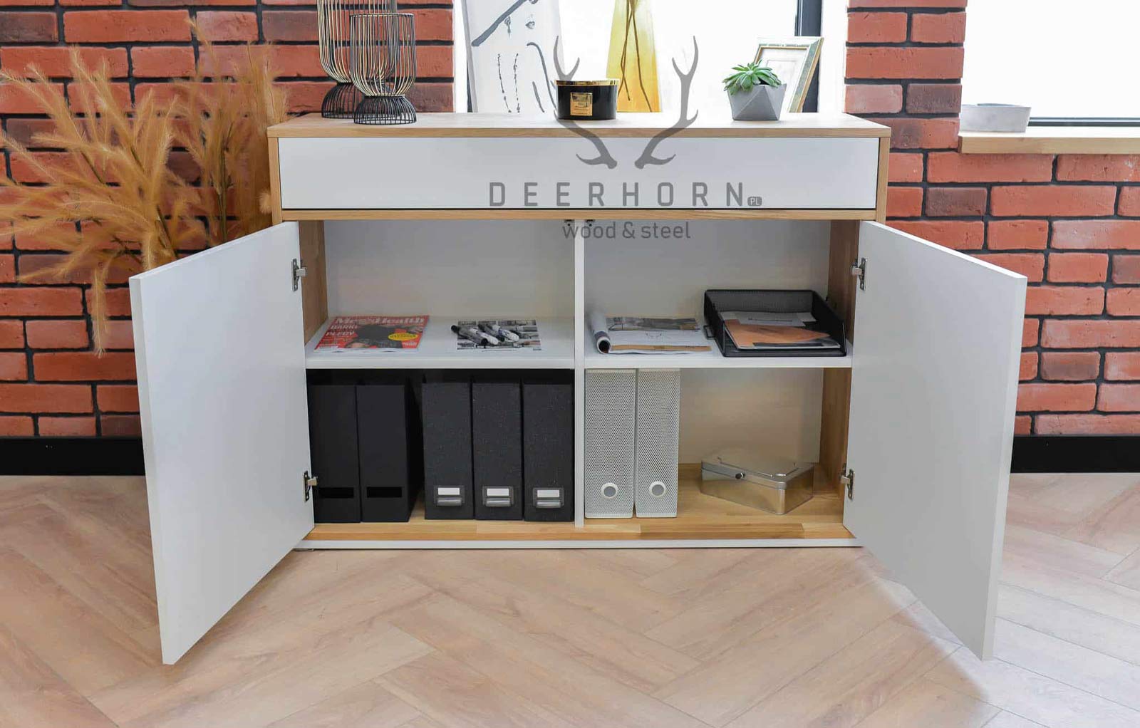 Weiße Loft-Büro schlanke Kommode