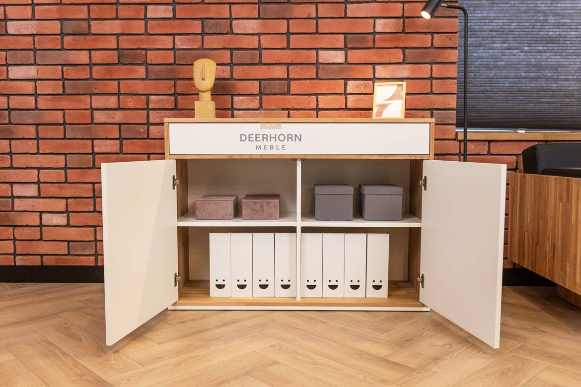 Weiße Loft-Büro schlanke Kommode