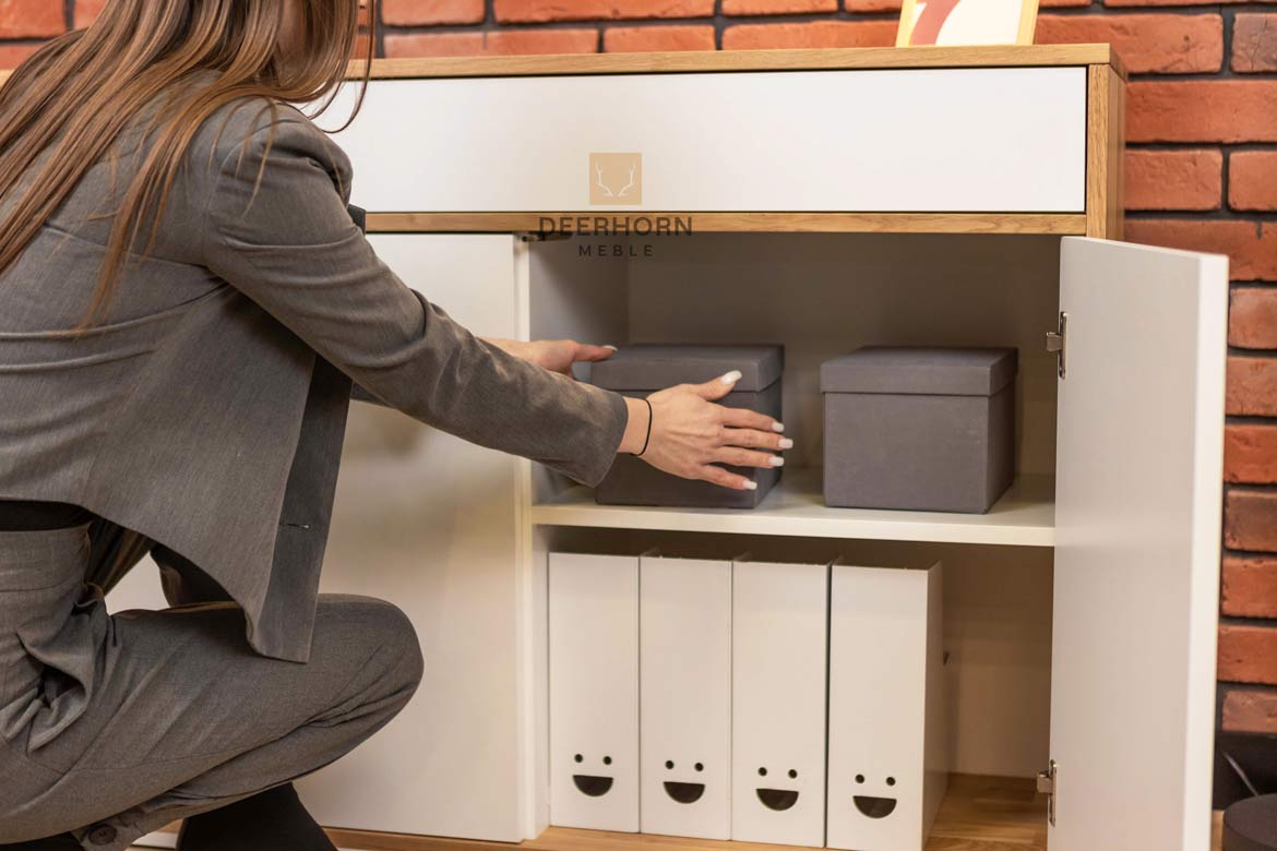 Weiße Loft-Büro schlanke Kommode