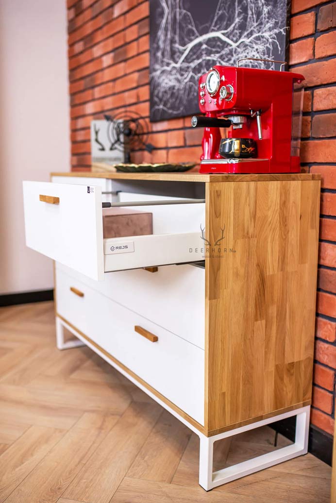 Moderne weiße Bürokommode mit hochwertigen Schubladen