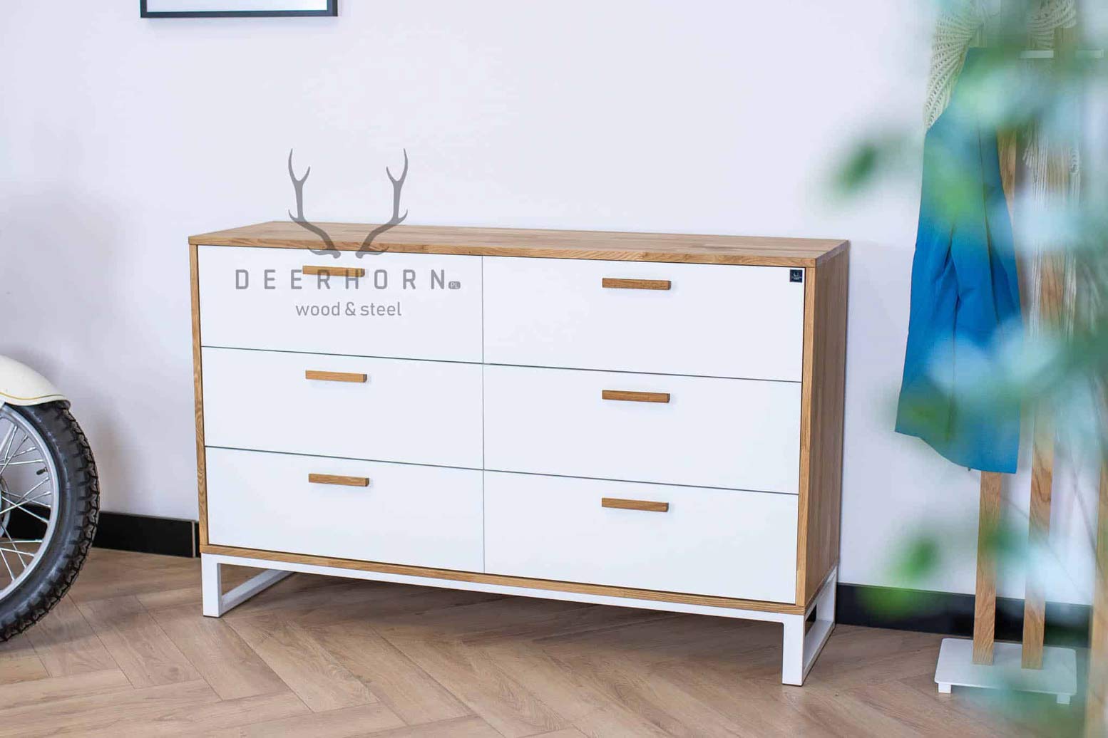 Moderne weiße Bürokommode mit hochwertigen Schubladen