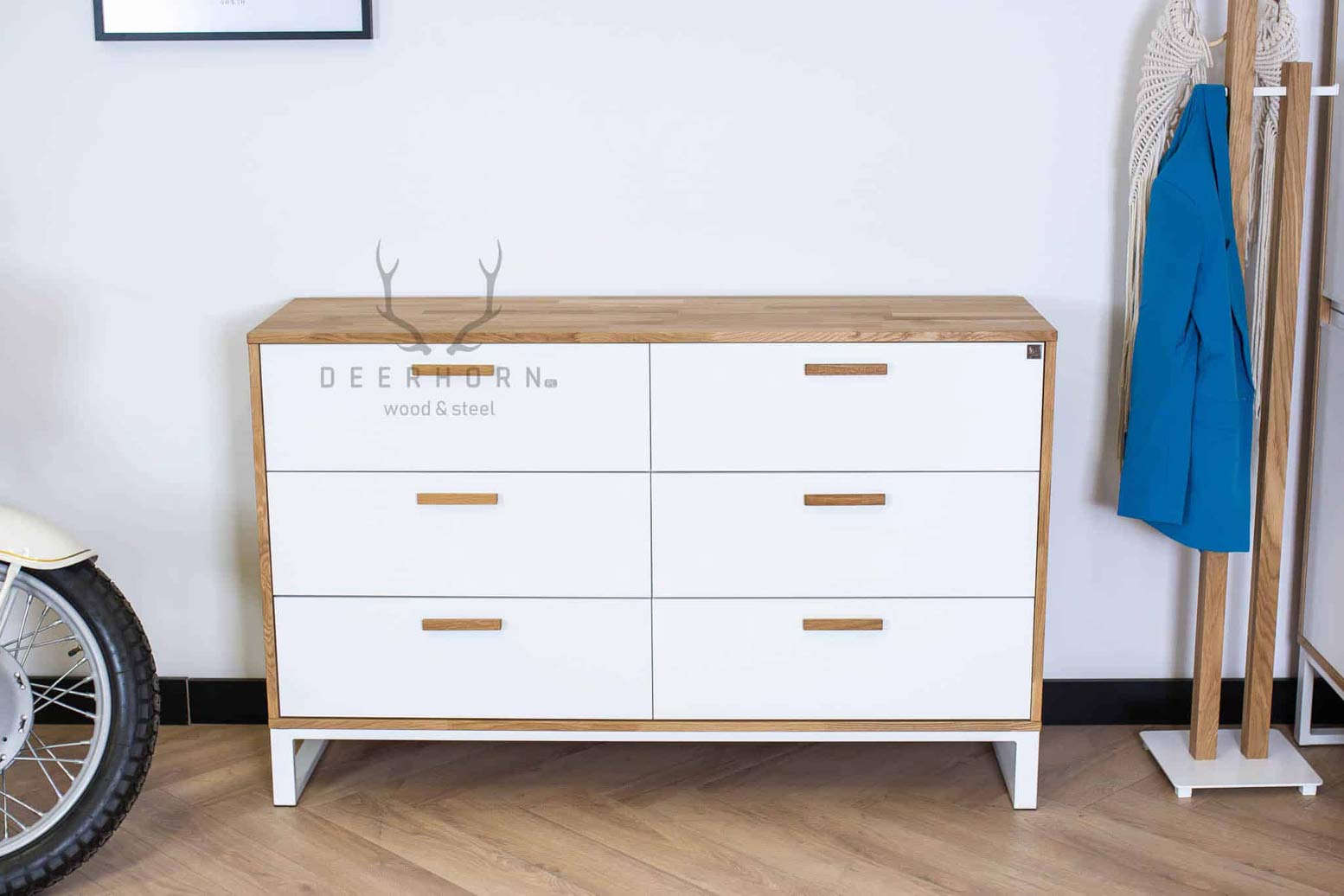 Moderne weiße Bürokommode mit hochwertigen Schubladen
