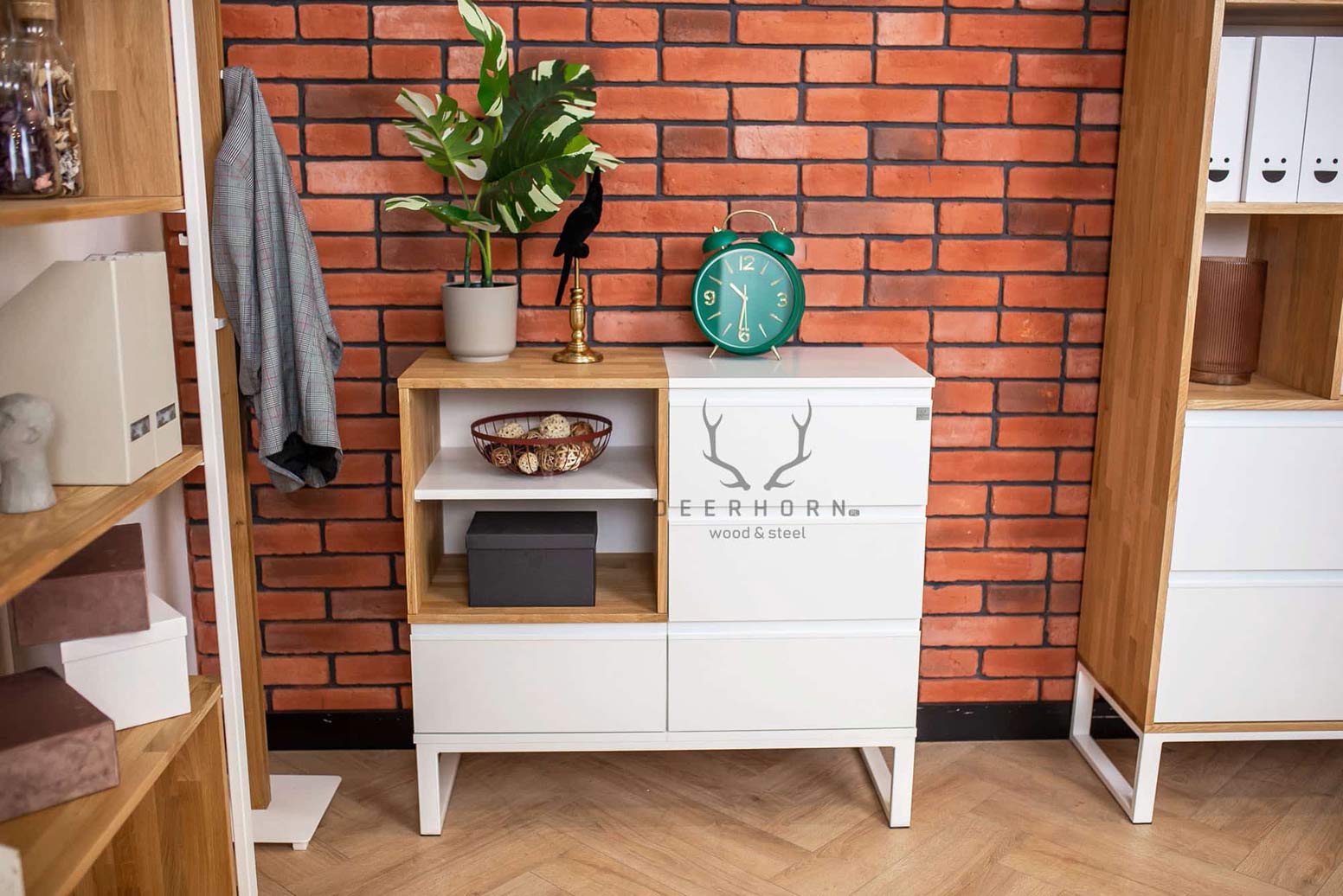Weiße Kommode mit Schubladen für das Büro oder Arbeitszimmer Loft Office Plus