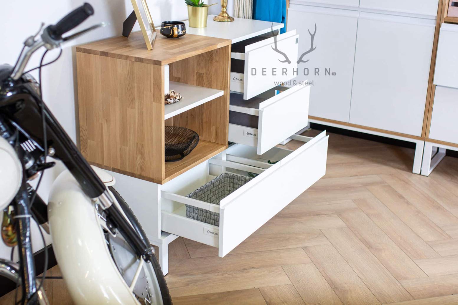 Weiße Kommode mit Schubladen für das Büro oder Arbeitszimmer Loft Office Plus