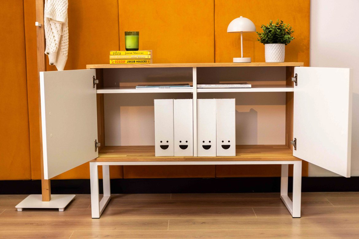 Weißer Aktenschrank für Büro oder Arbeitszimmer