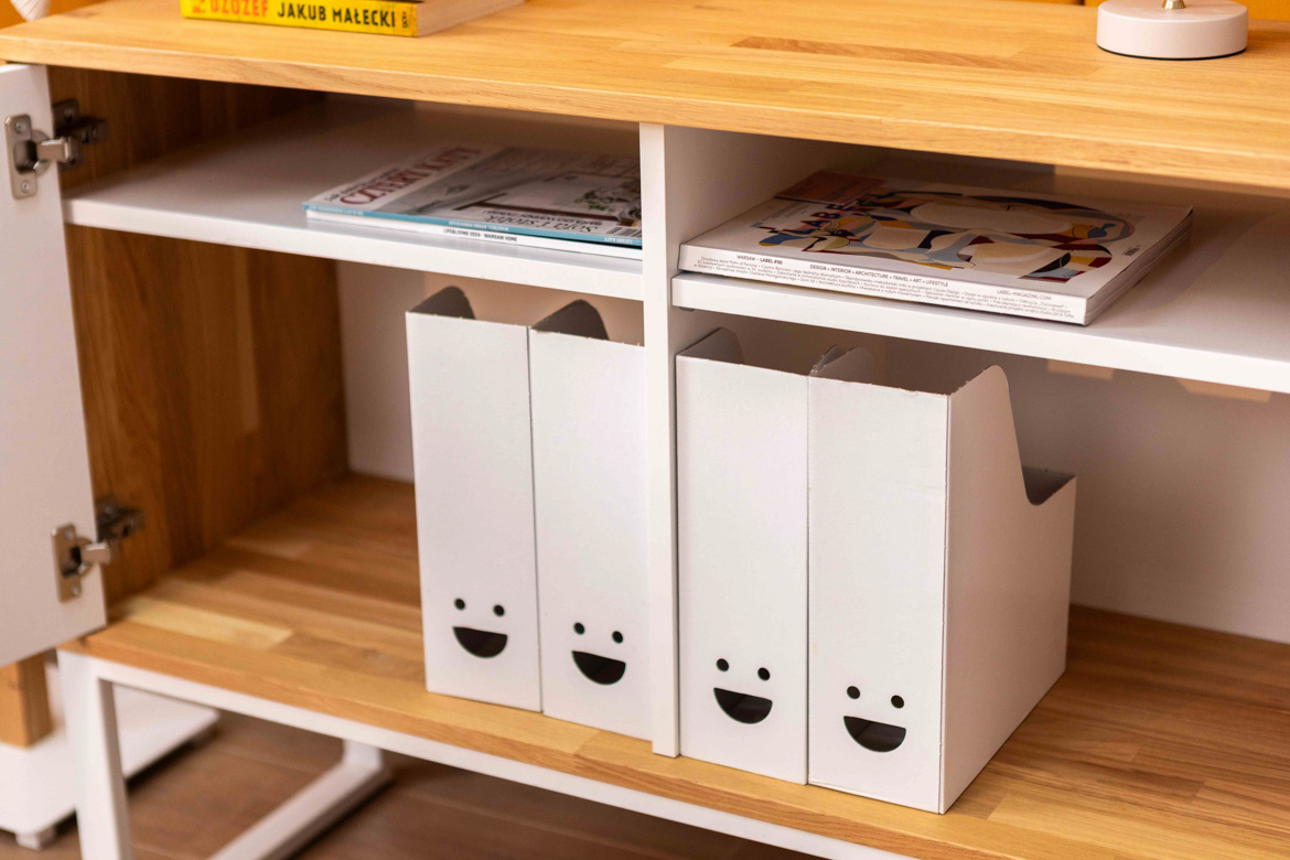 Weißer Aktenschrank für Büro oder Arbeitszimmer