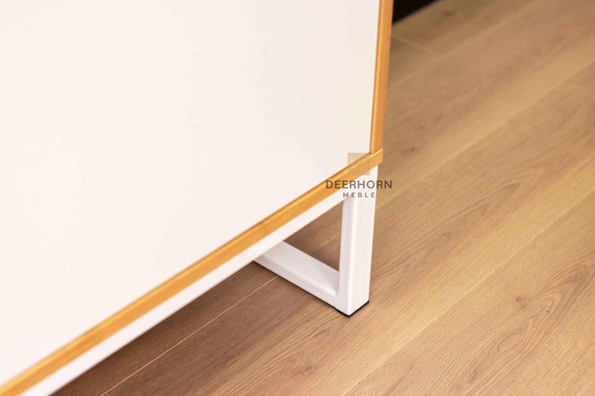 Kommode aus Holz, geräumig mit Einlegeböden für Akten und Dokumente