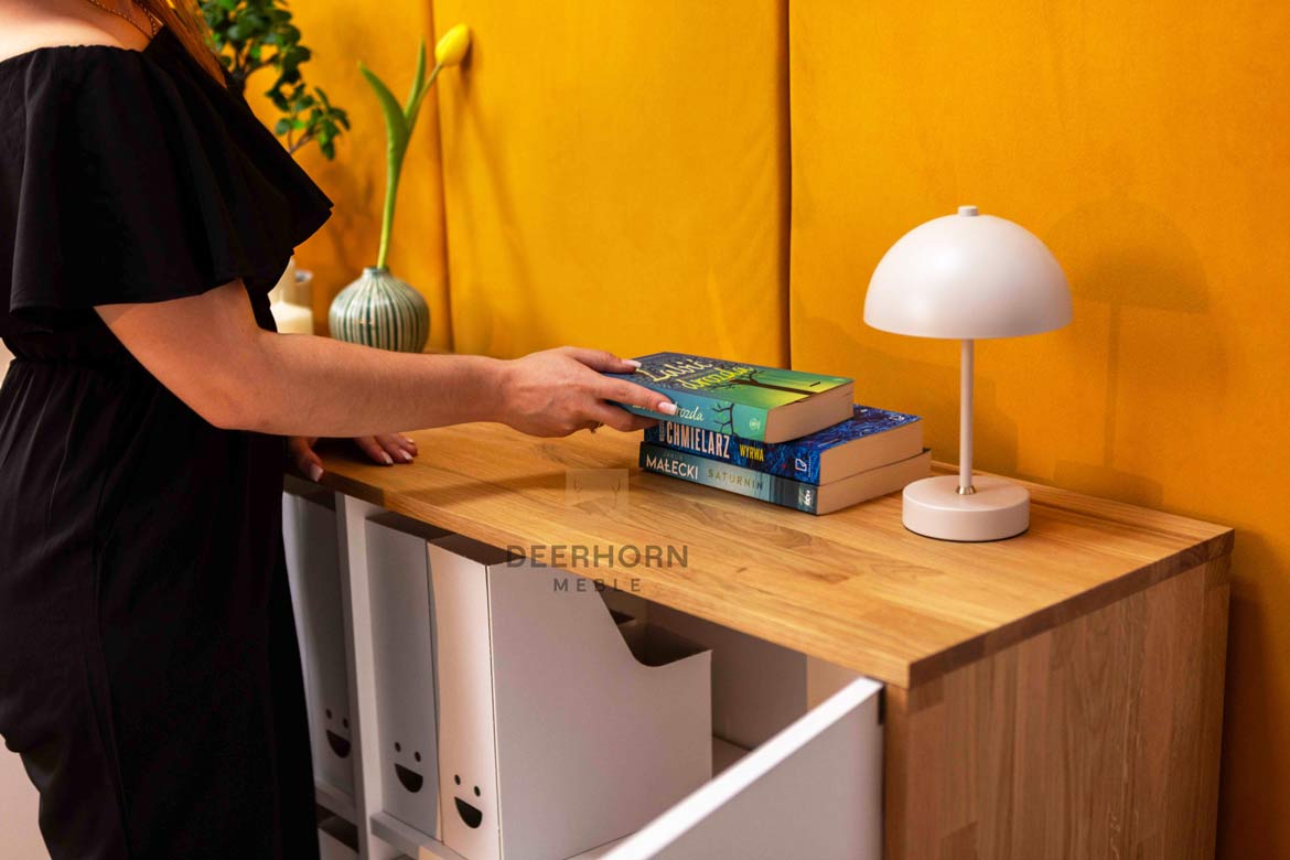 Kommode aus Holz, geräumig mit Einlegeböden für Akten und Dokumente