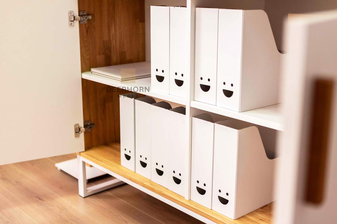 Kommode aus Holz, geräumig mit Einlegeböden für Akten und Dokumente