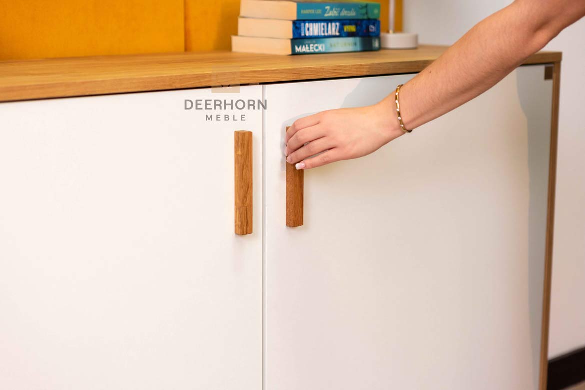 Kommode aus Holz, geräumig mit Einlegeböden für Akten und Dokumente