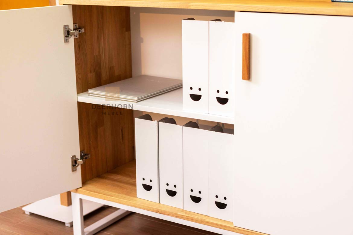 Kommode aus Holz, geräumig mit Einlegeböden für Akten und Dokumente