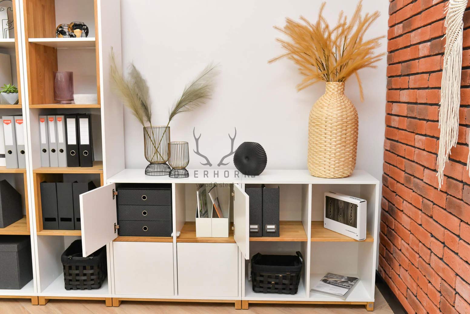 Weißer abschließbarer Aktenschrank aus der Modern Office Kollektion