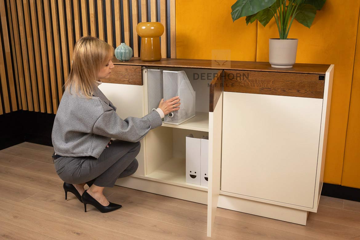 Dreitürige Kommode für Wohnzimmer und Büro elfenbeinfarben