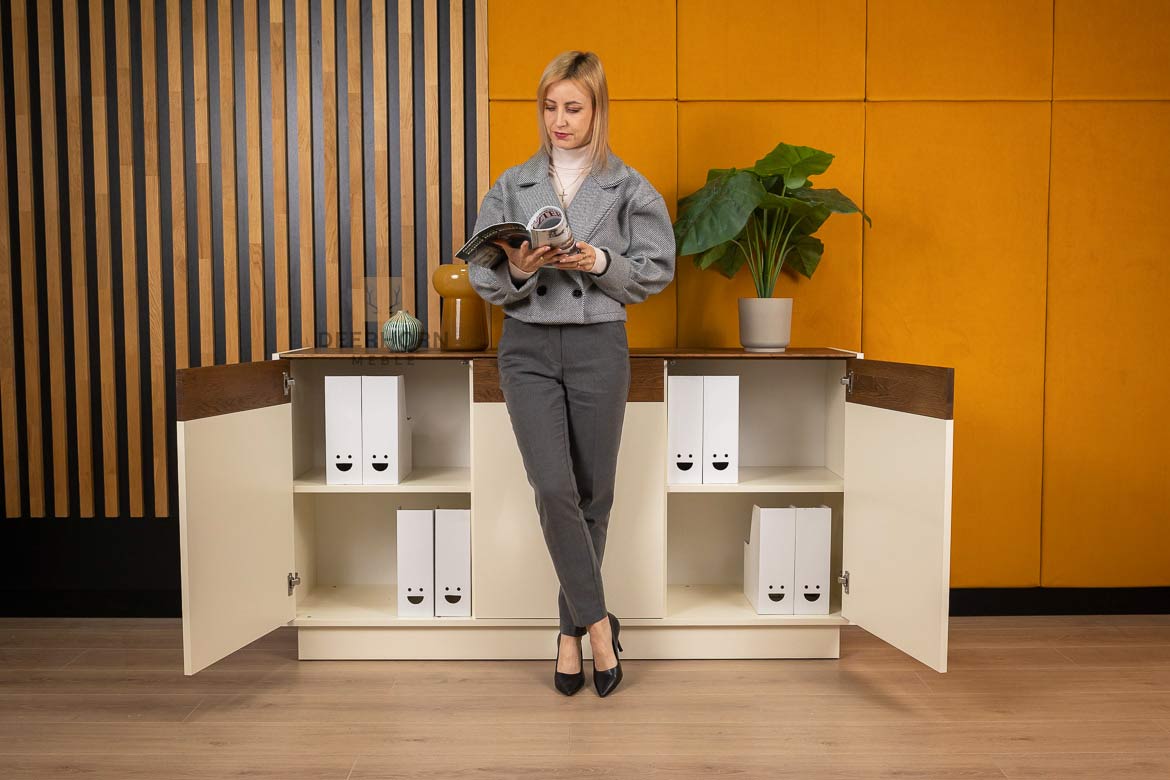 Dreitürige Kommode für Wohnzimmer und Büro elfenbeinfarben