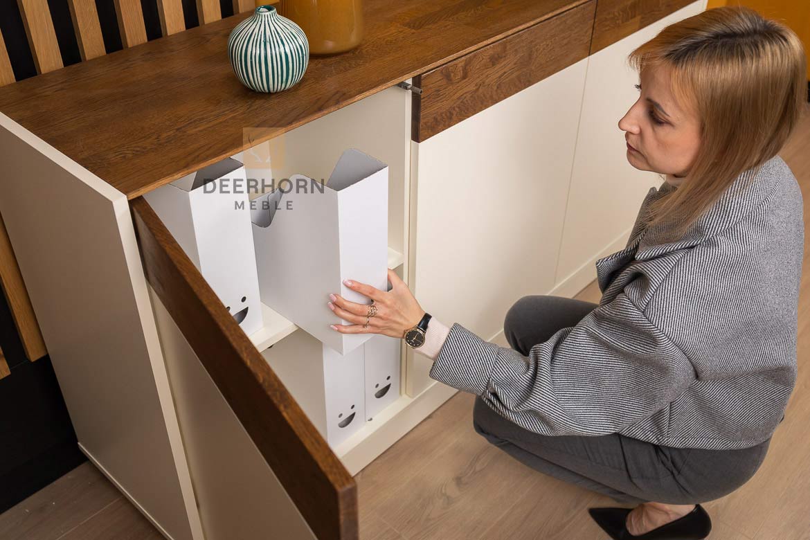 Dreitürige Kommode für Wohnzimmer und Büro elfenbeinfarben