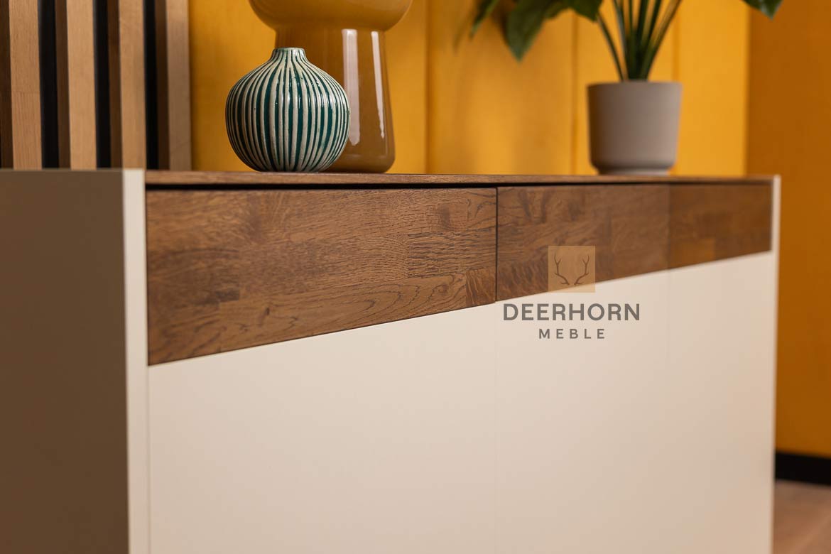 Dreitürige Kommode für Wohnzimmer und Büro elfenbeinfarben