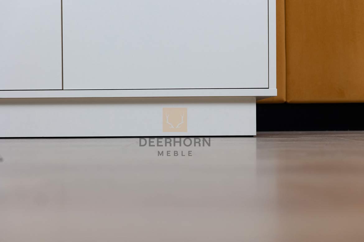 Dreitürige Kommode für Wohnzimmer und Büro elfenbeinfarben