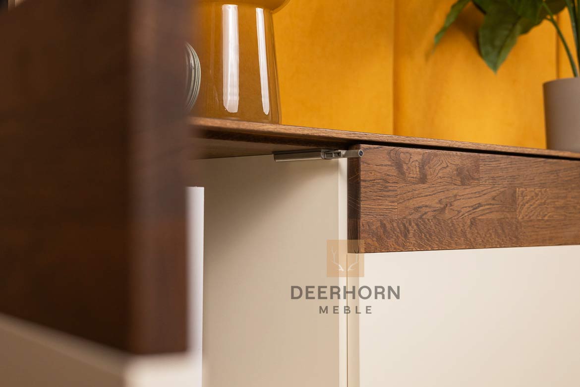 Dreitürige Kommode für Wohnzimmer und Büro elfenbeinfarben