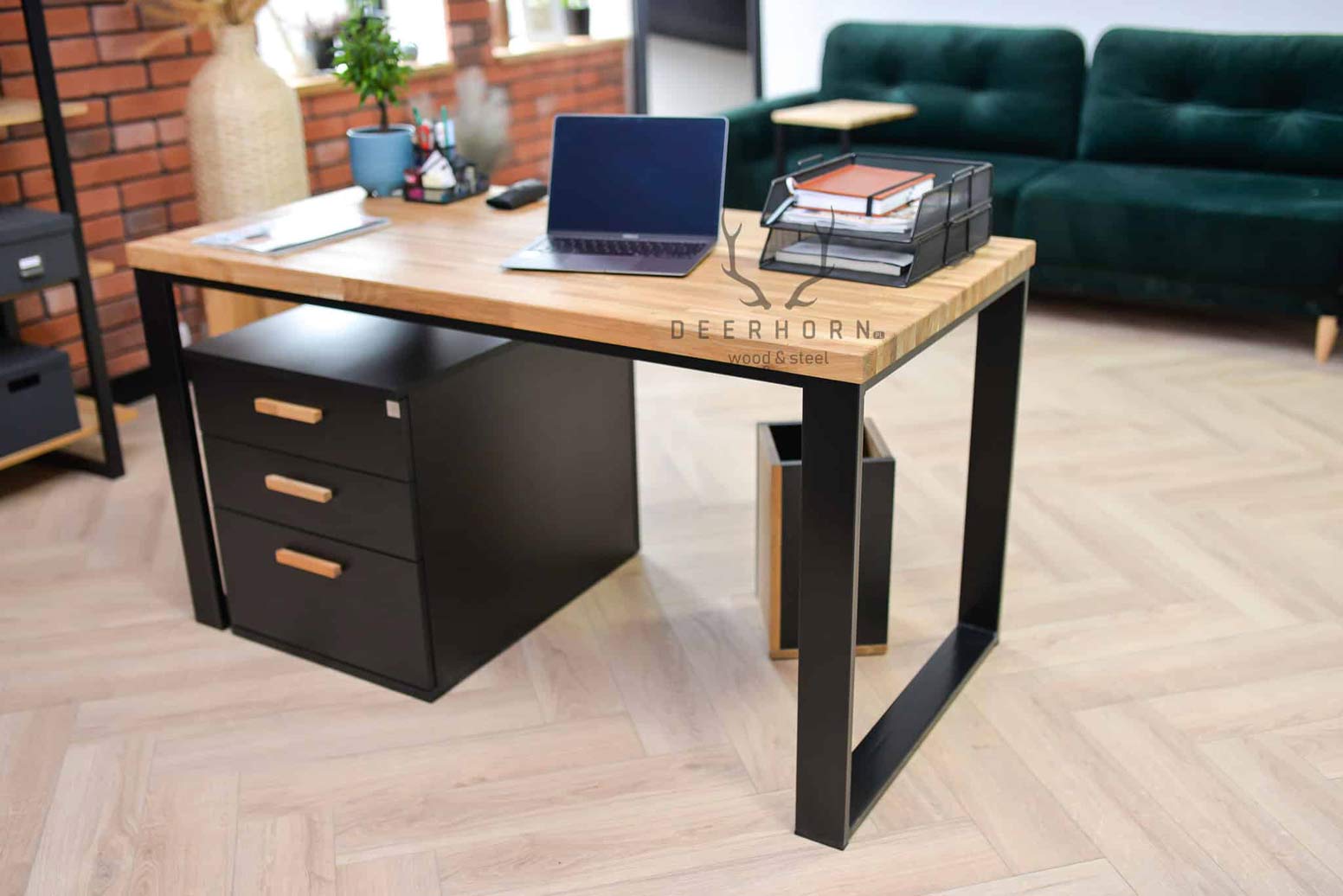 Bureau en bois avec caisson et tiroirs loft office