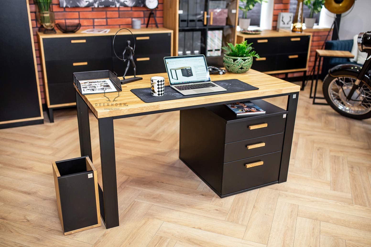 Bureau en bois avec caisson et tiroirs loft office
