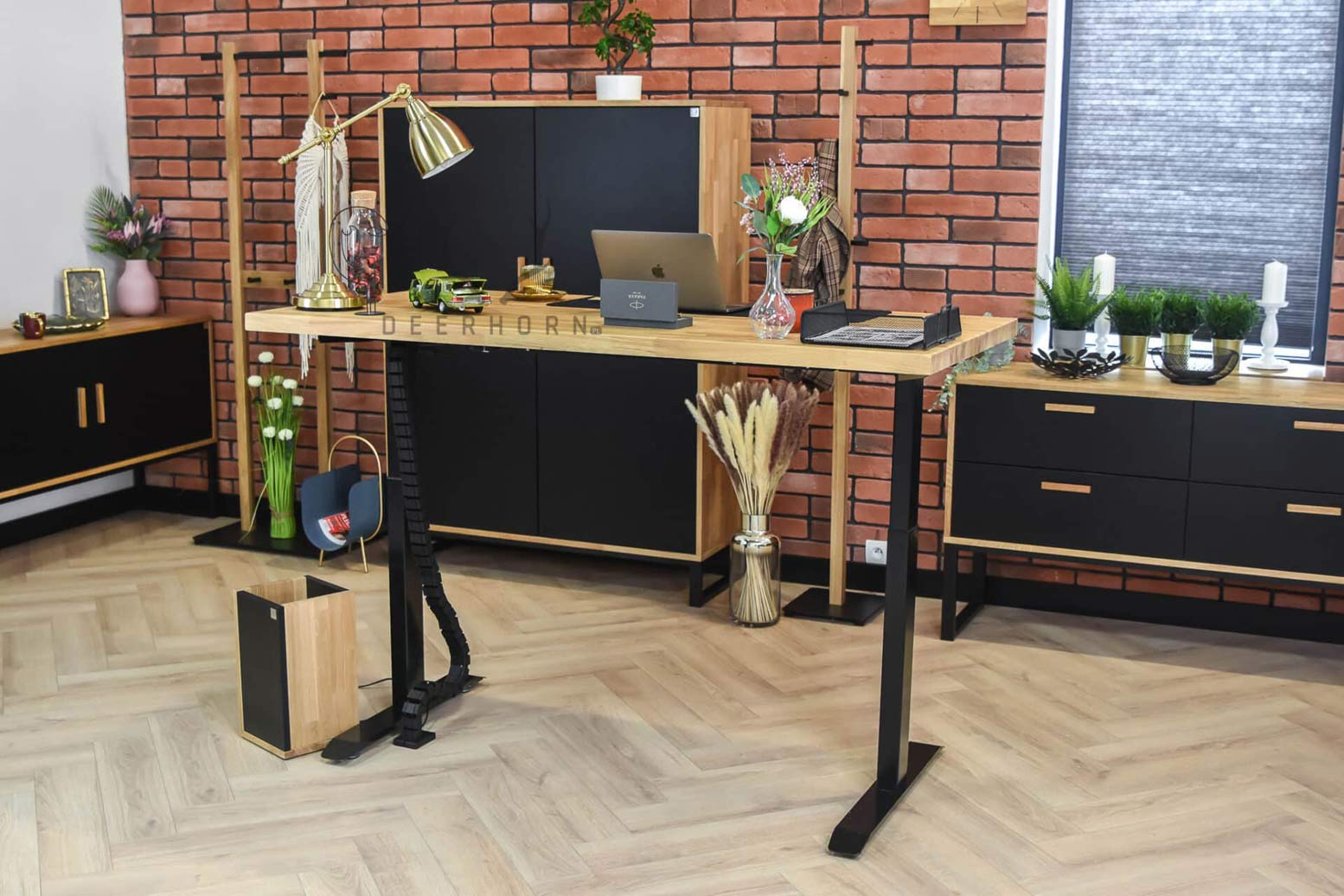 Bureau réglable en hauteur avec plateau en bois