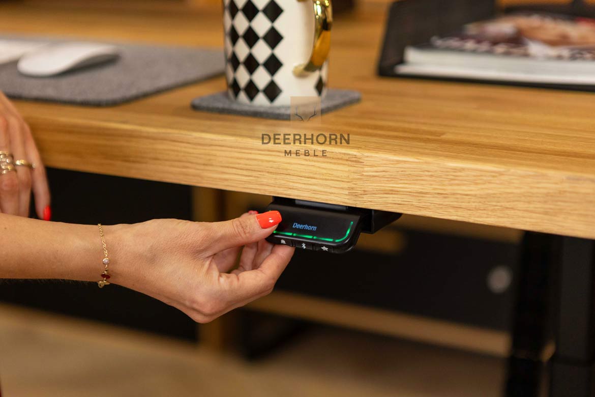 Bureau réglable en hauteur avec plateau en bois