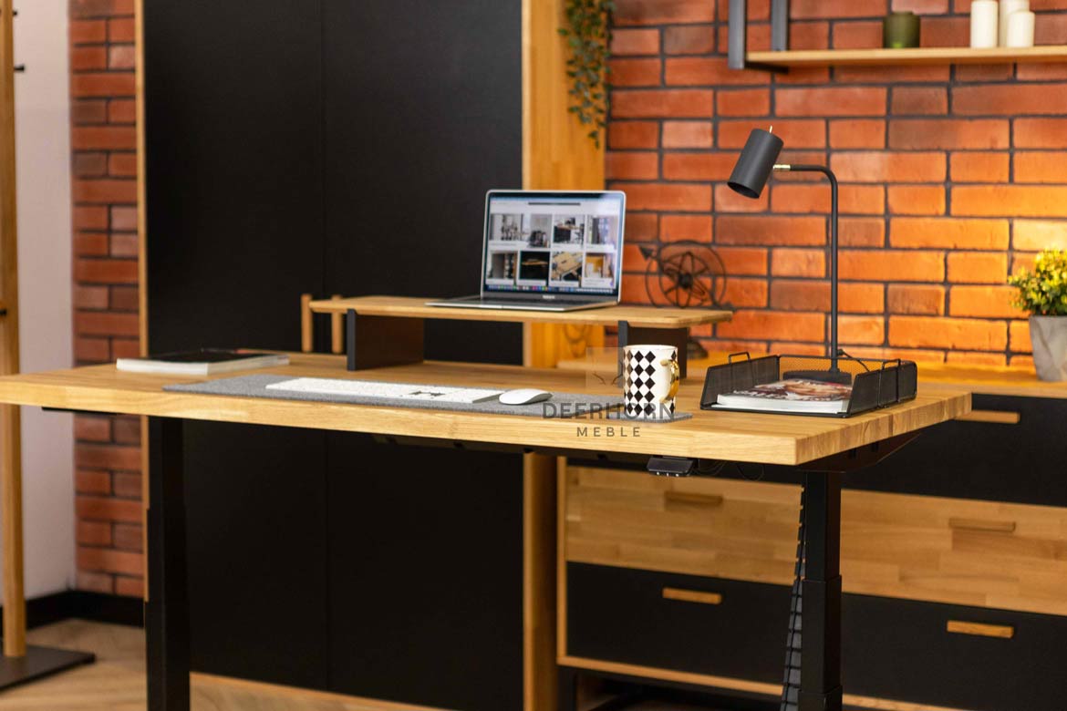 Bureau réglable en hauteur avec plateau en bois
