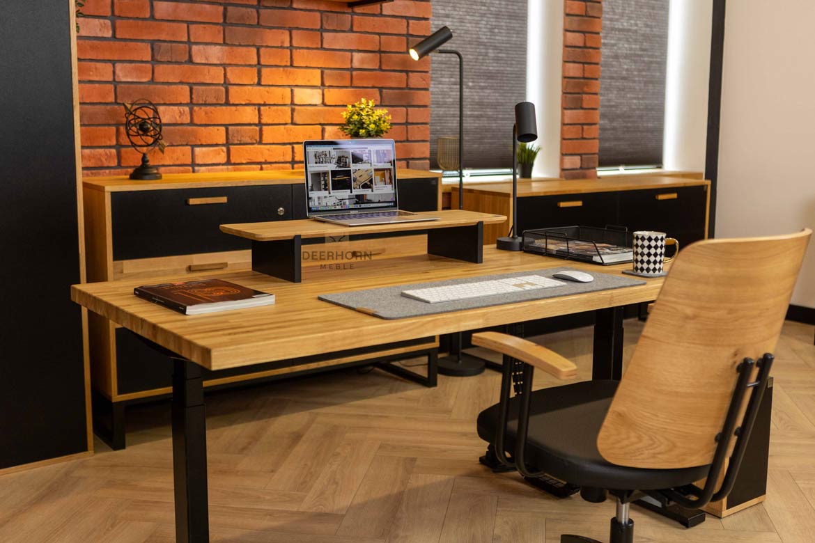 Bureau réglable en hauteur avec plateau en bois