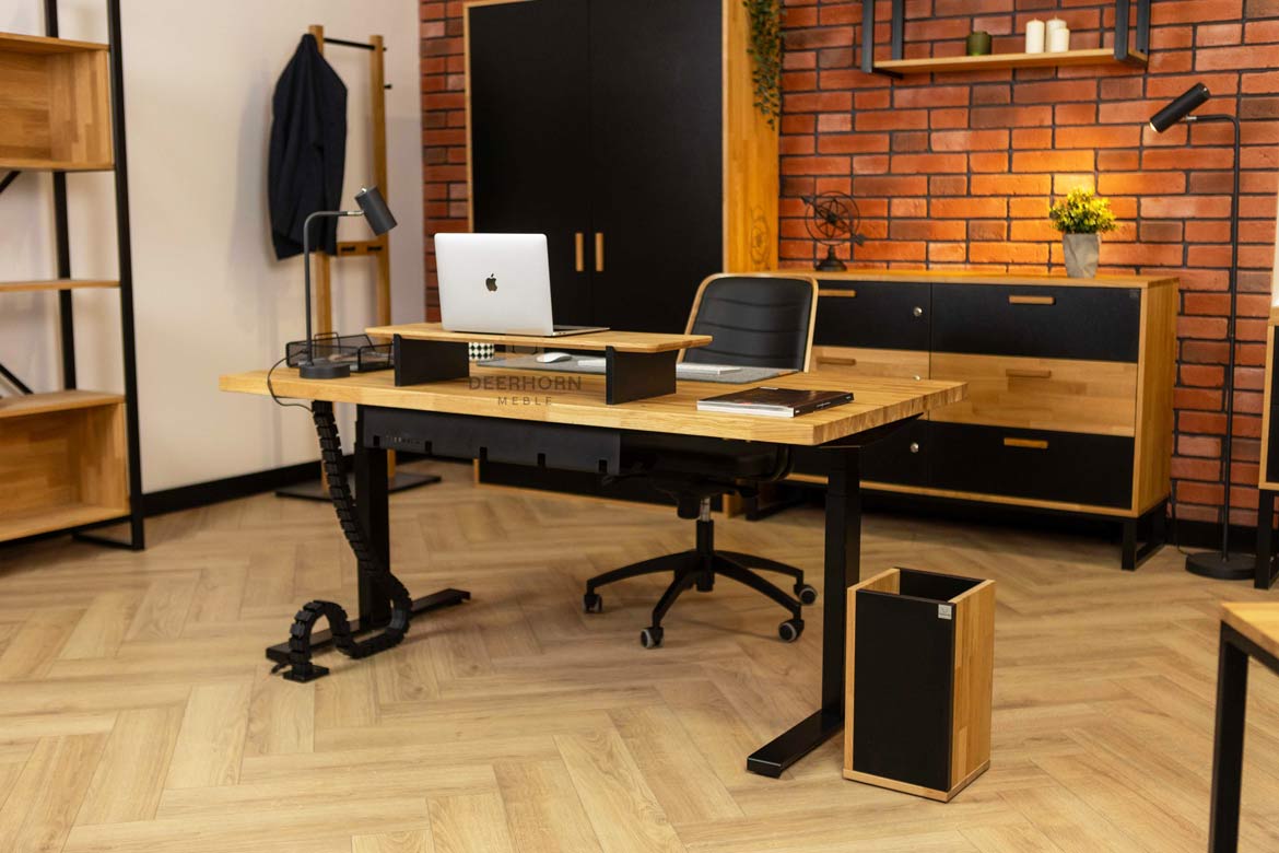 Bureau réglable en hauteur avec plateau en bois