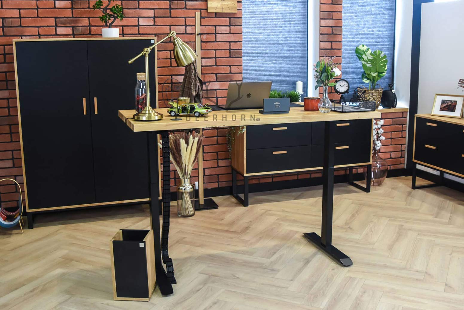 Bureau réglable en hauteur avec plateau en bois