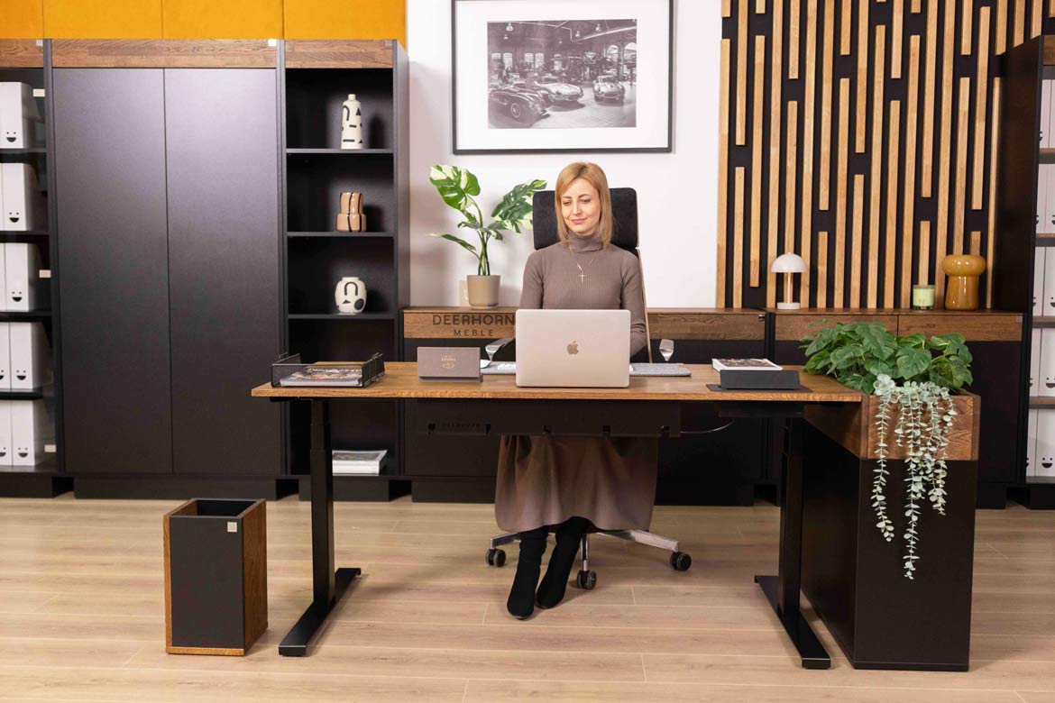 Automatisch höhenverstellbarer Schreibtisch mit Höhenspeicher SLIM 160 cm 70 cm