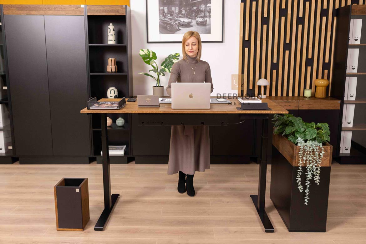 Automatisch höhenverstellbarer Schreibtisch mit Höhenspeicher SLIM 160 cm 70 cm