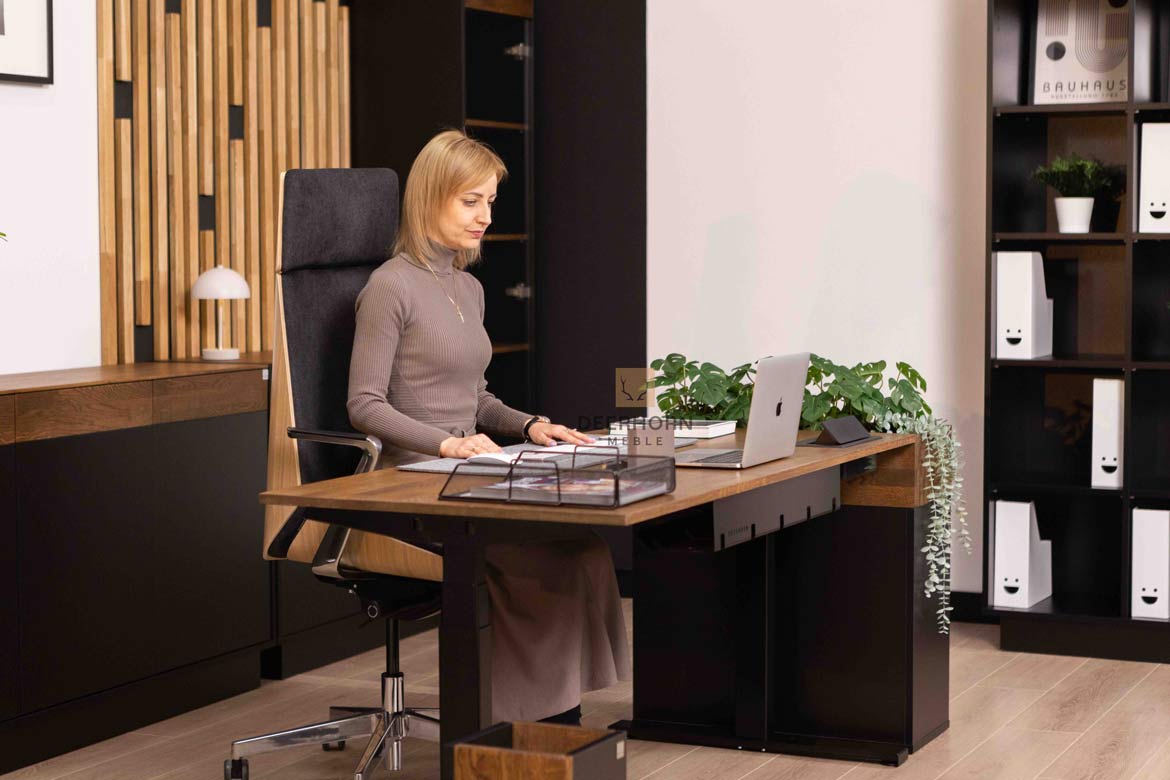 Automatisch höhenverstellbarer Schreibtisch mit Höhenspeicher SLIM 160 cm 70 cm