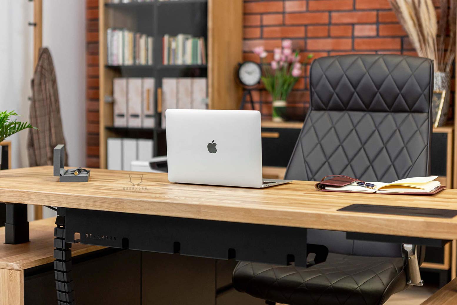Eckschreibtisch mit Höhenverstellung für Büro und praktischem Rollcontainer 160×70