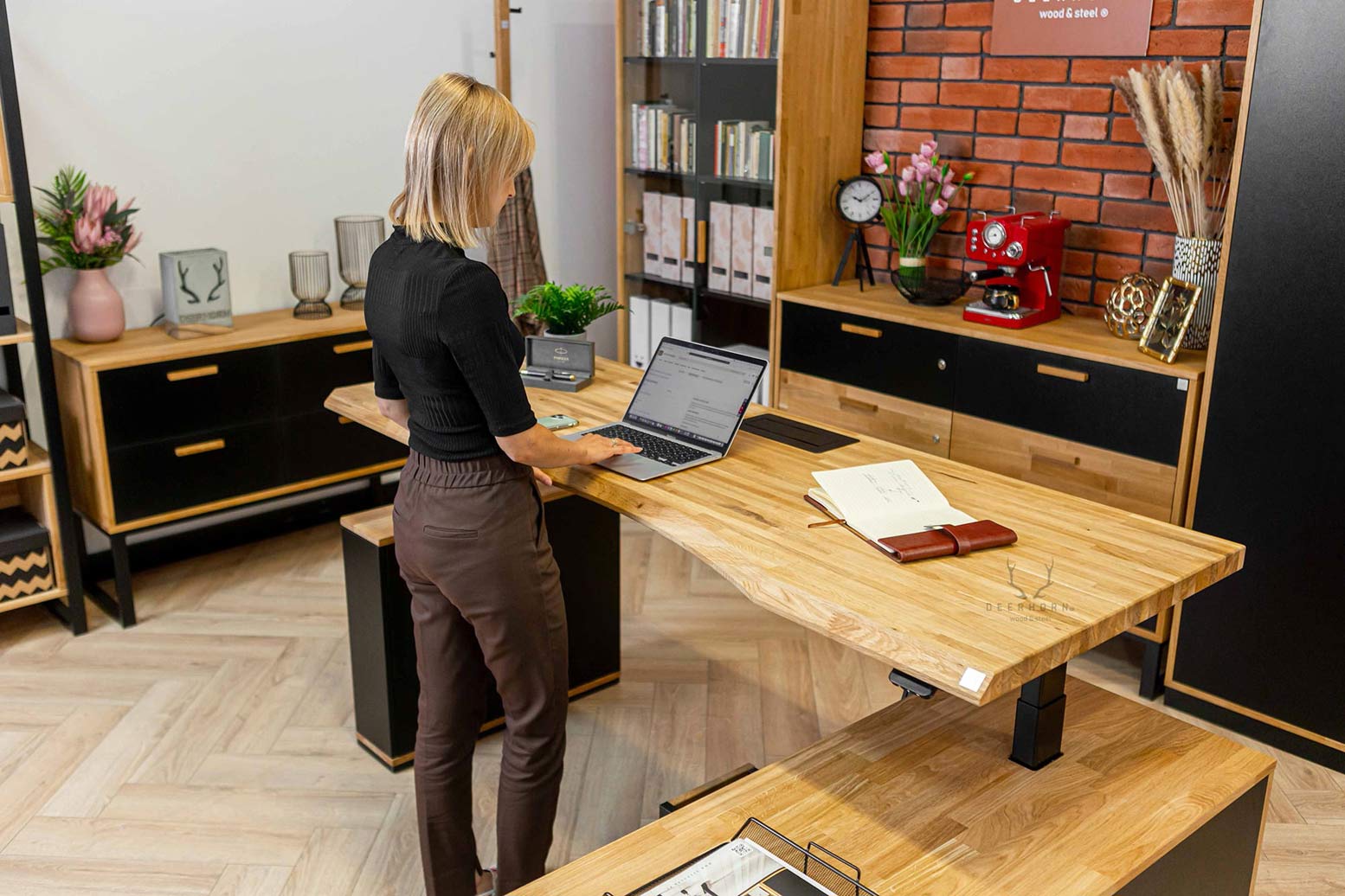 Eckschreibtisch mit Höhenverstellung für Büro und praktischem Rollcontainer 160×70