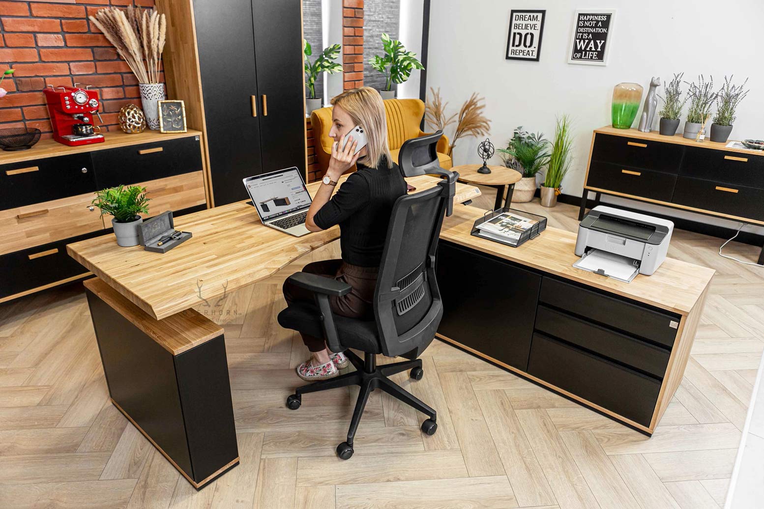 Eckschreibtisch mit Höhenverstellung für Büro und praktischem Rollcontainer 160×70