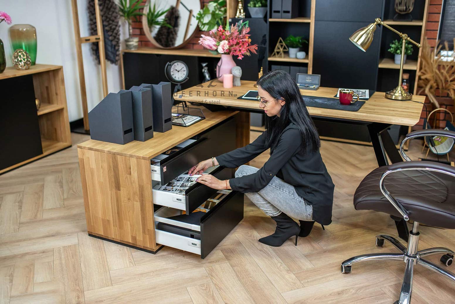 Futur bureau d'angle de style actif